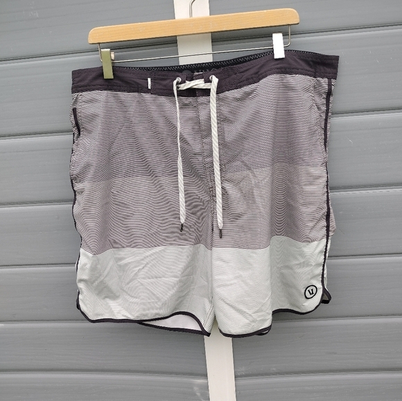 Vuori Shorts Men 38 Brown Green Striped Cruise Boardshort Performance V314 EUC - Picture 1 of 11